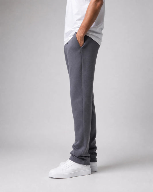 Men's dark grey open hem joggers with relaxed fit, heavyweight brushed fleece fabric and side profile by ILYNORA