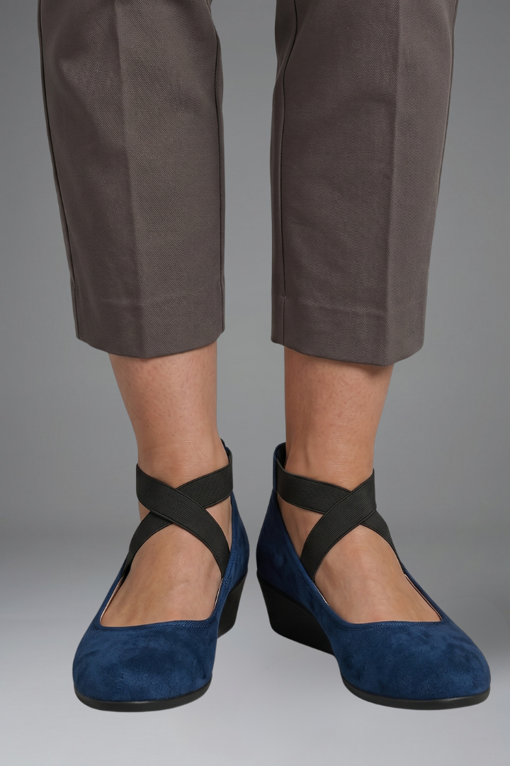 Women's Orthopaedic Flat Shoes with Slip-On Design for Everyday Wear