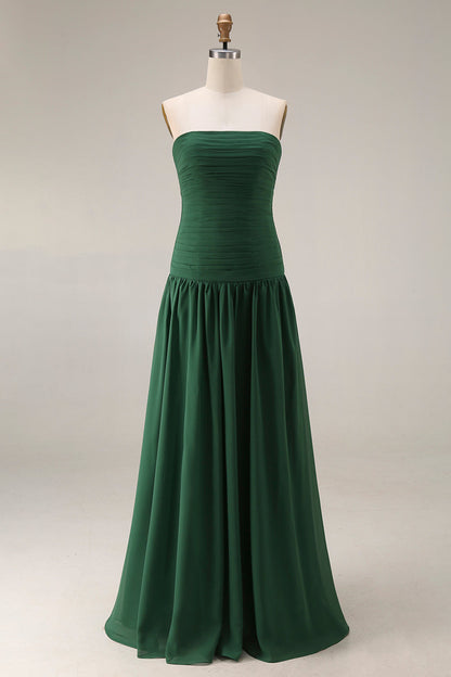 ILYNORA emerald green ruched maxi bridesmaid dress on mannequin front view