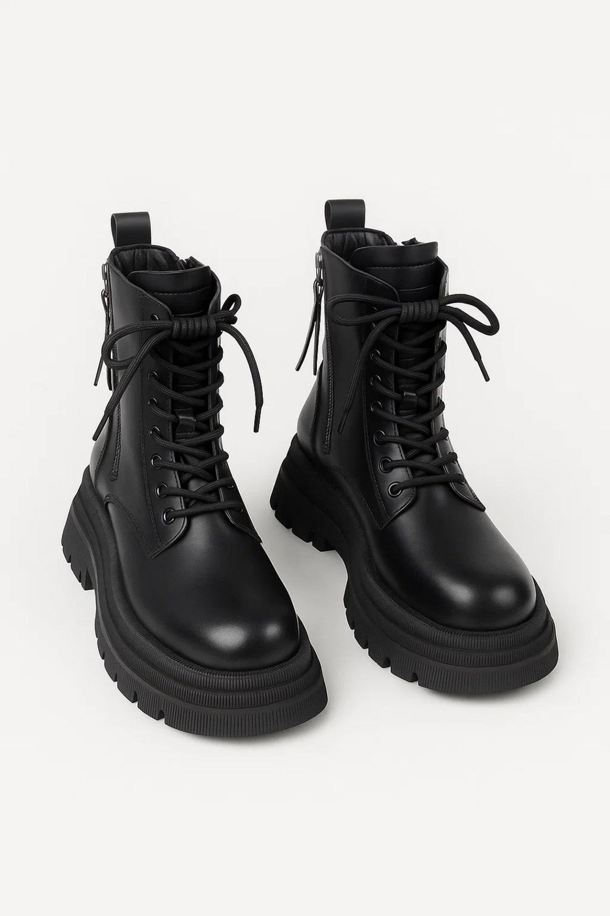 Women's Chunky Platform Sole Winter Boots with Lace Up Detail