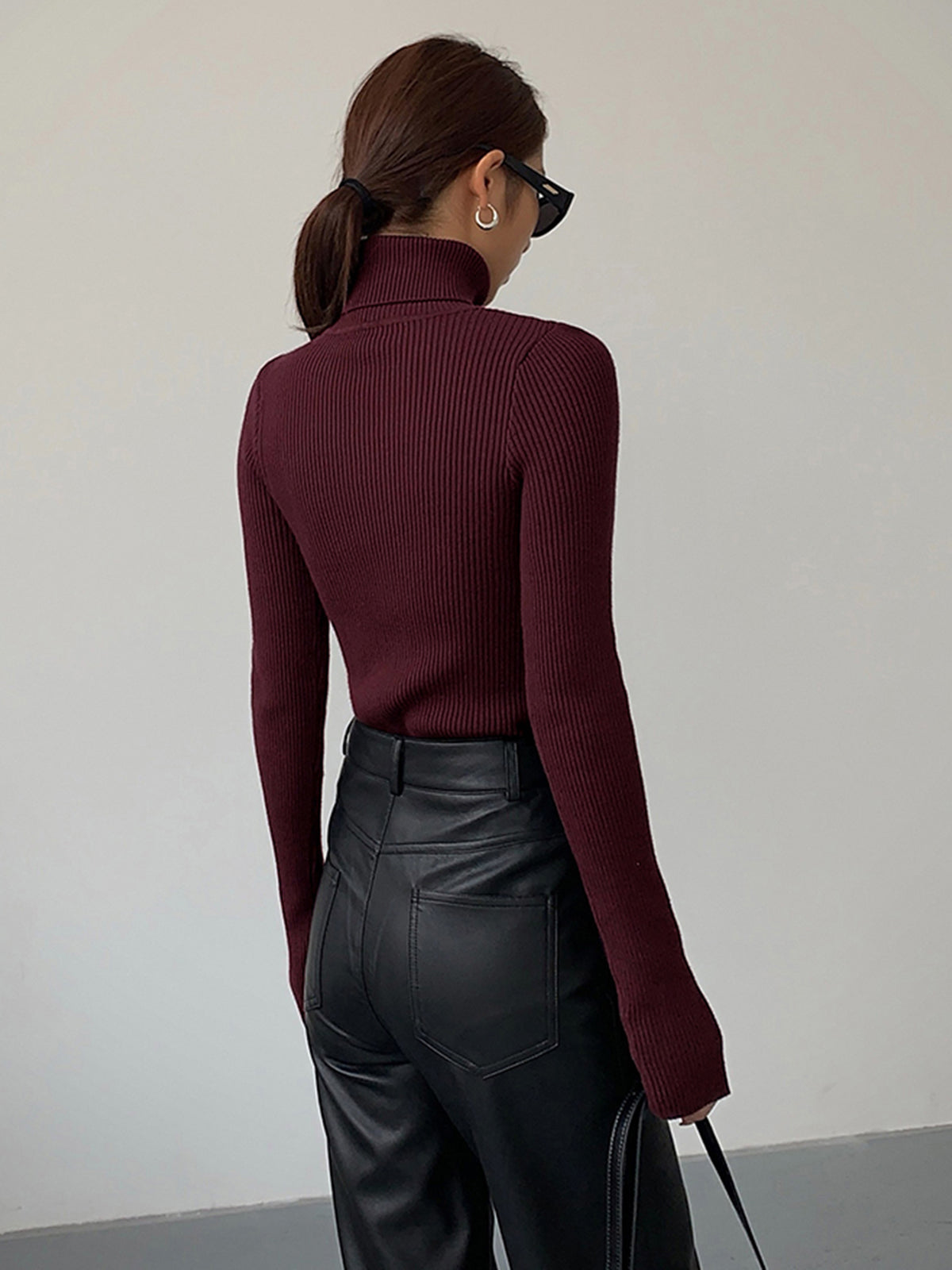 Women's Fitted Ribbed Turtleneck Jumper with Long Sleeves