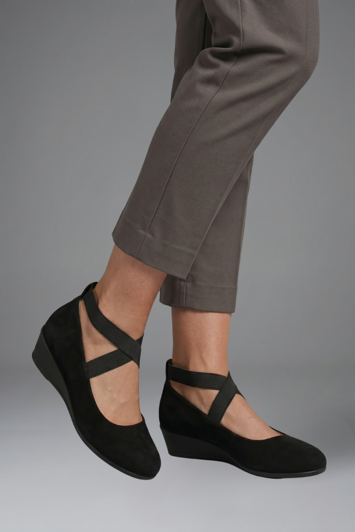 Women's Orthopaedic Flat Shoes with Slip-On Design for Everyday Wear