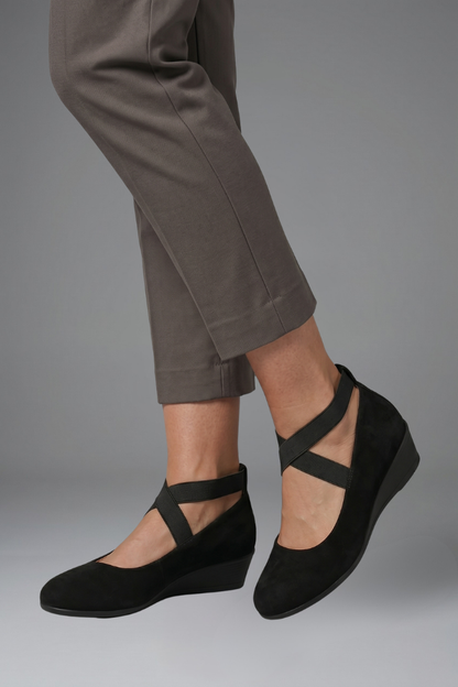 Women's Orthopaedic Flat Shoes with Slip-On Design for Everyday Wear