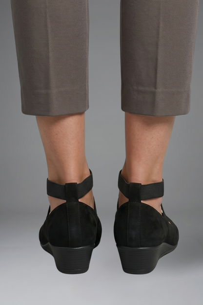 Women's Orthopaedic Flat Shoes with Slip-On Design for Everyday Wear