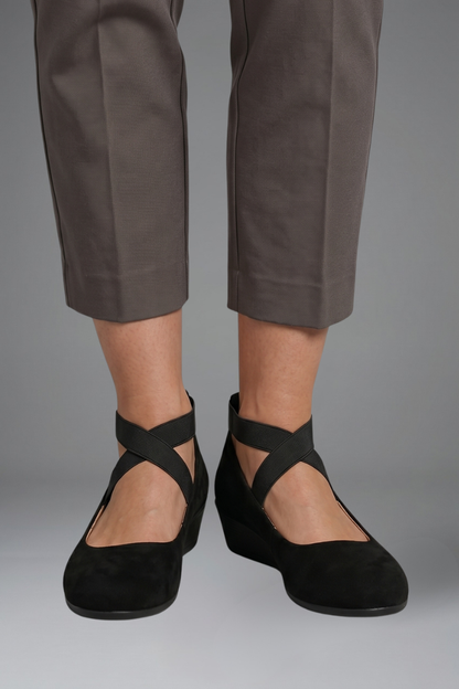 Women's Orthopaedic Flat Shoes with Slip-On Design for Everyday Wear