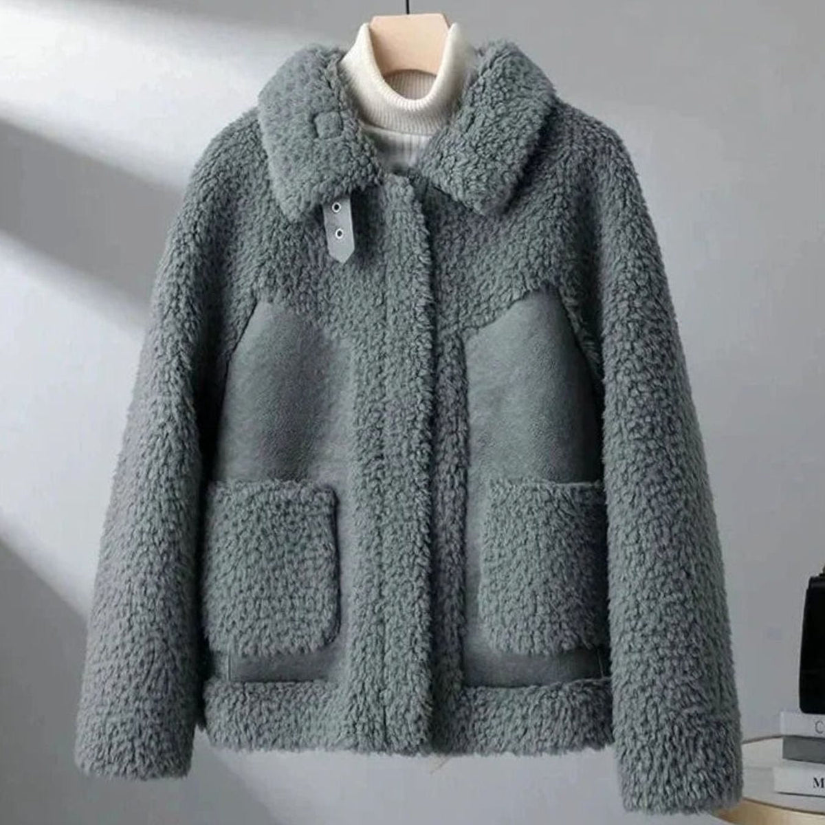 Women's Shearling Fleece Winter Coat Structured Collar Patch Pocket Jacket