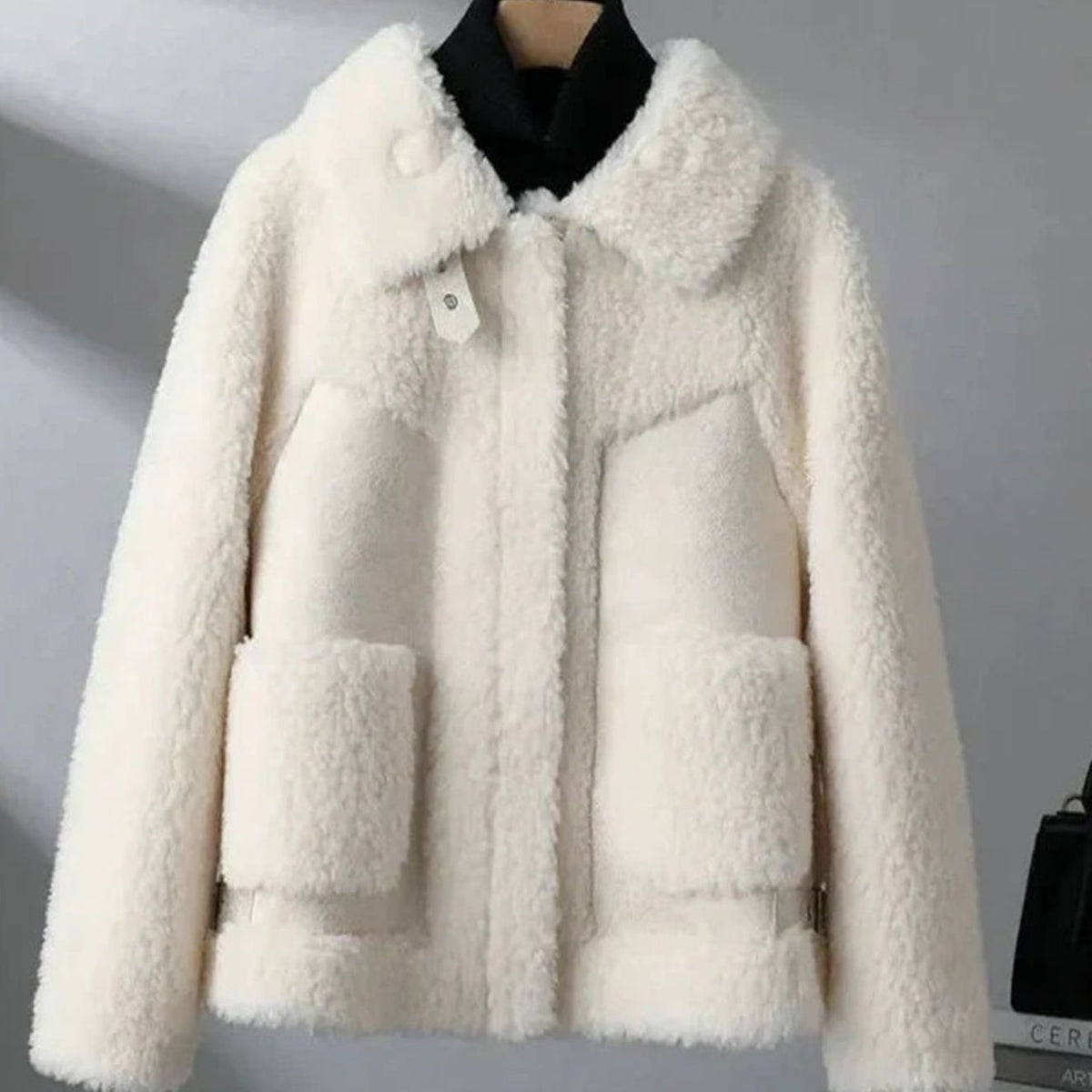 Women's Shearling Fleece Winter Coat Structured Collar Patch Pocket Jacket