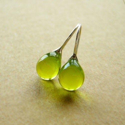 Women's Vintage Olive Glass Drop Earrings